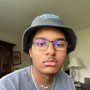 Meet your Posher, Devin